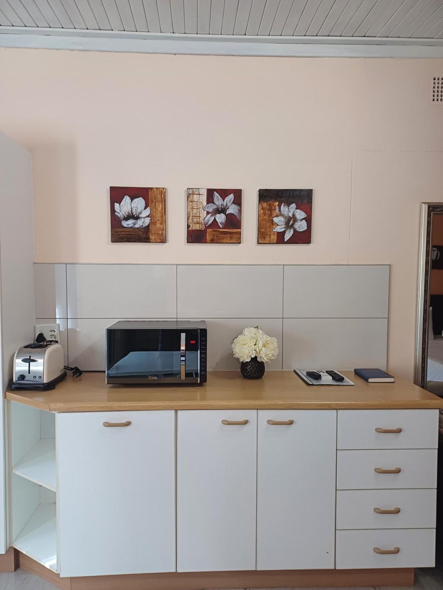Capbon Guesthouse Windhoek Esterno foto