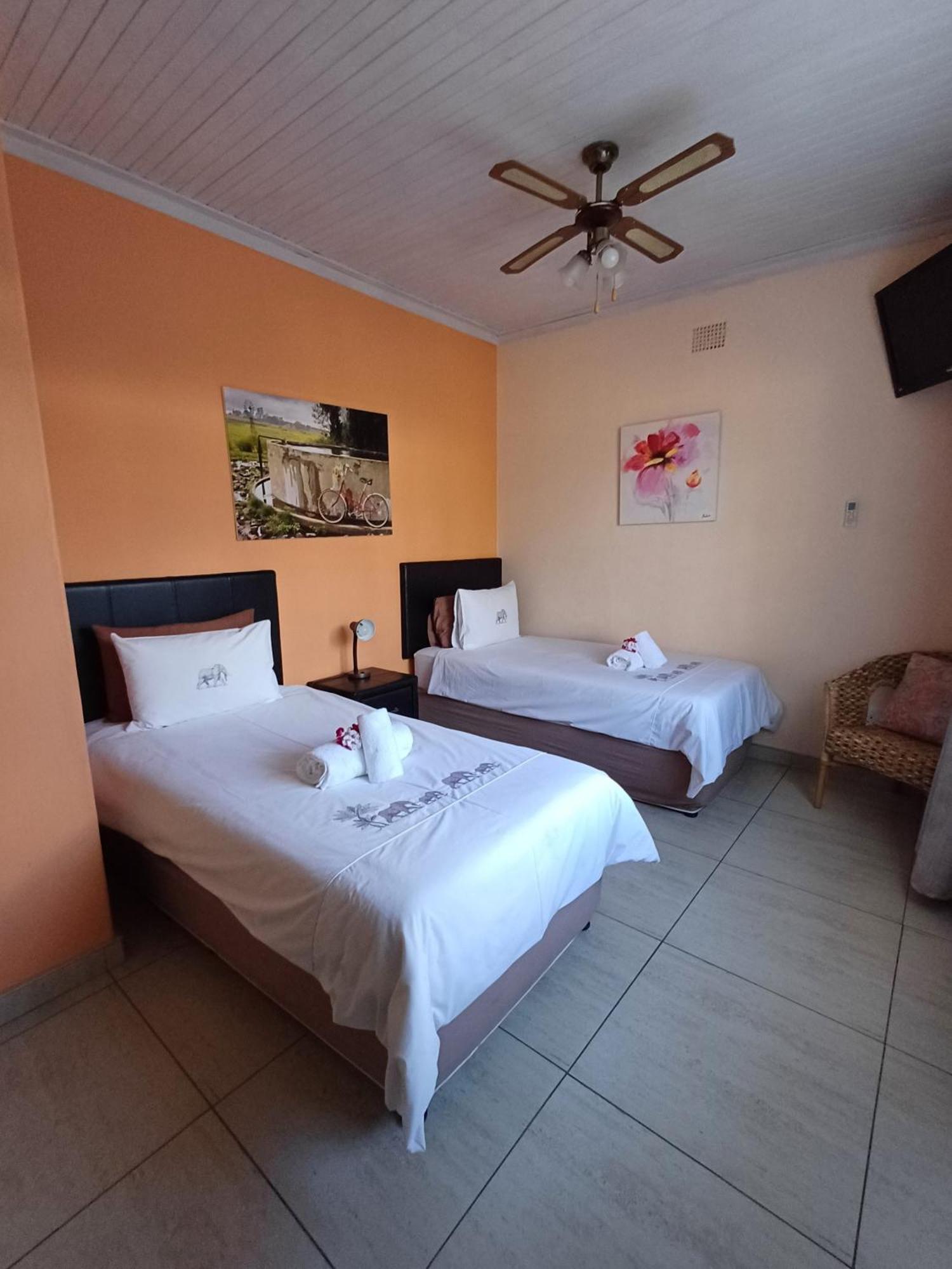 Capbon Guesthouse Windhoek Esterno foto