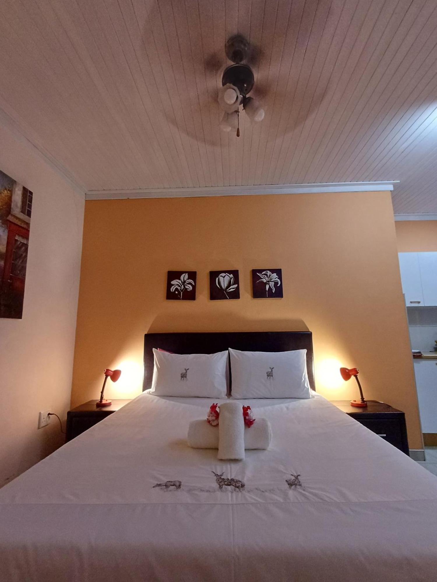 Capbon Guesthouse Windhoek Esterno foto