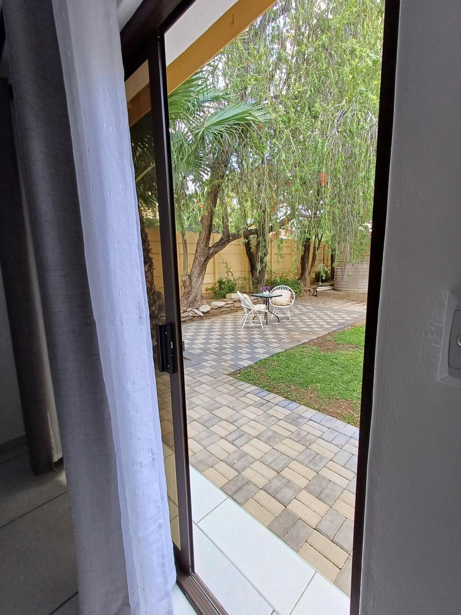 Capbon Guesthouse Windhoek Esterno foto