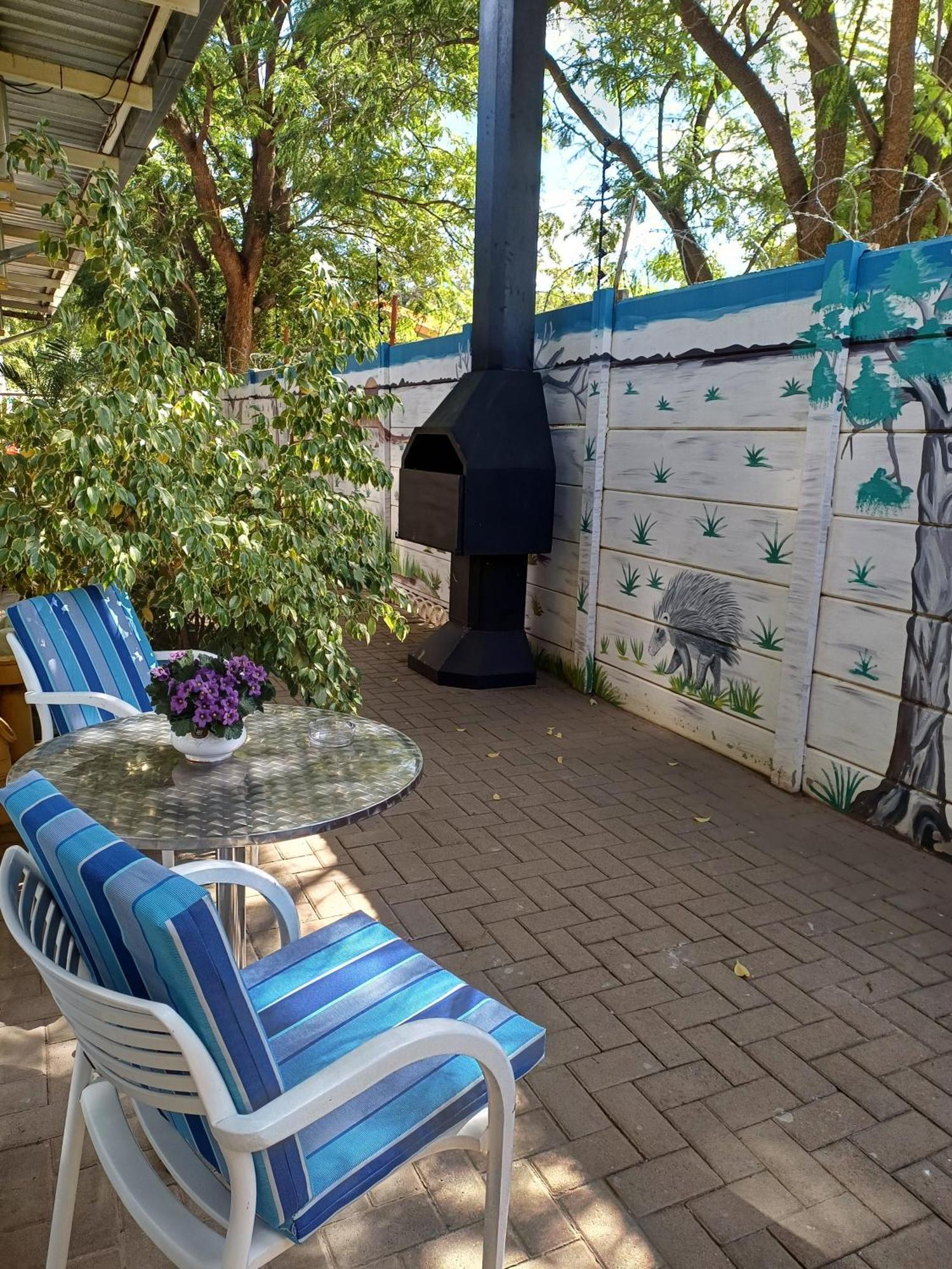 Capbon Guesthouse Windhoek Esterno foto