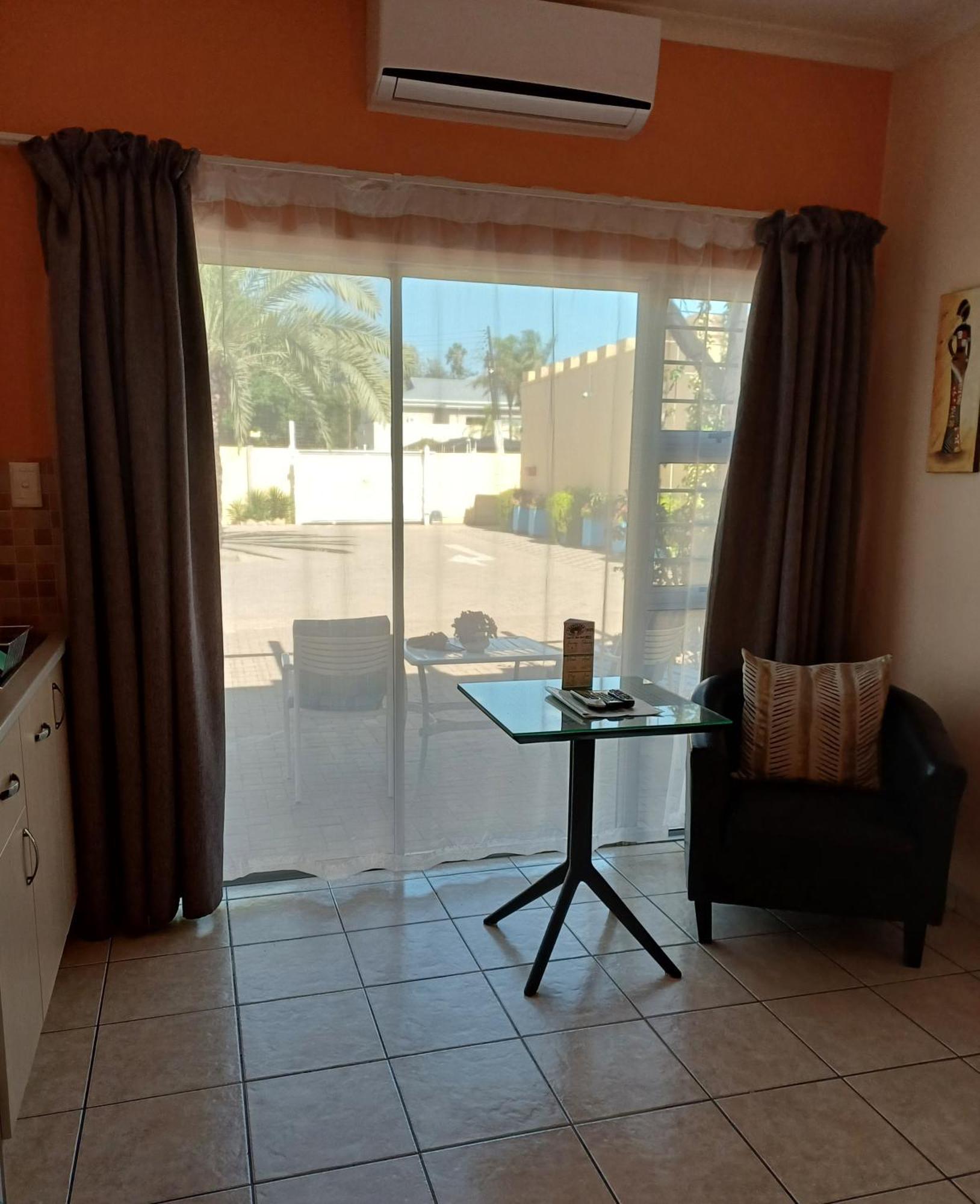 Capbon Guesthouse Windhoek Esterno foto