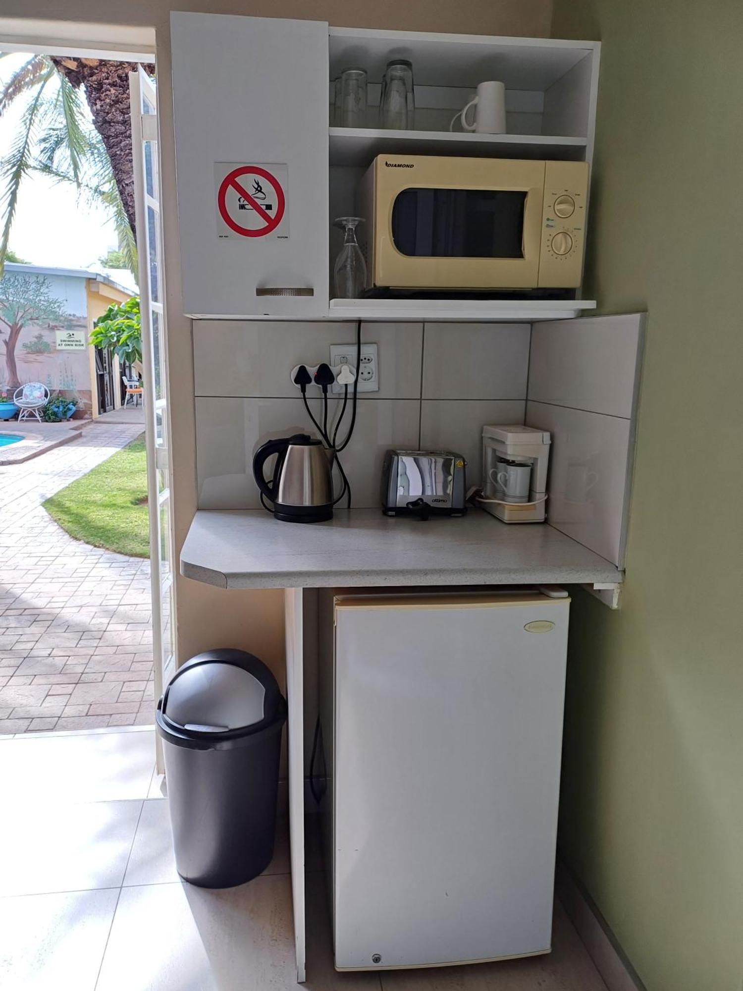 Capbon Guesthouse Windhoek Esterno foto