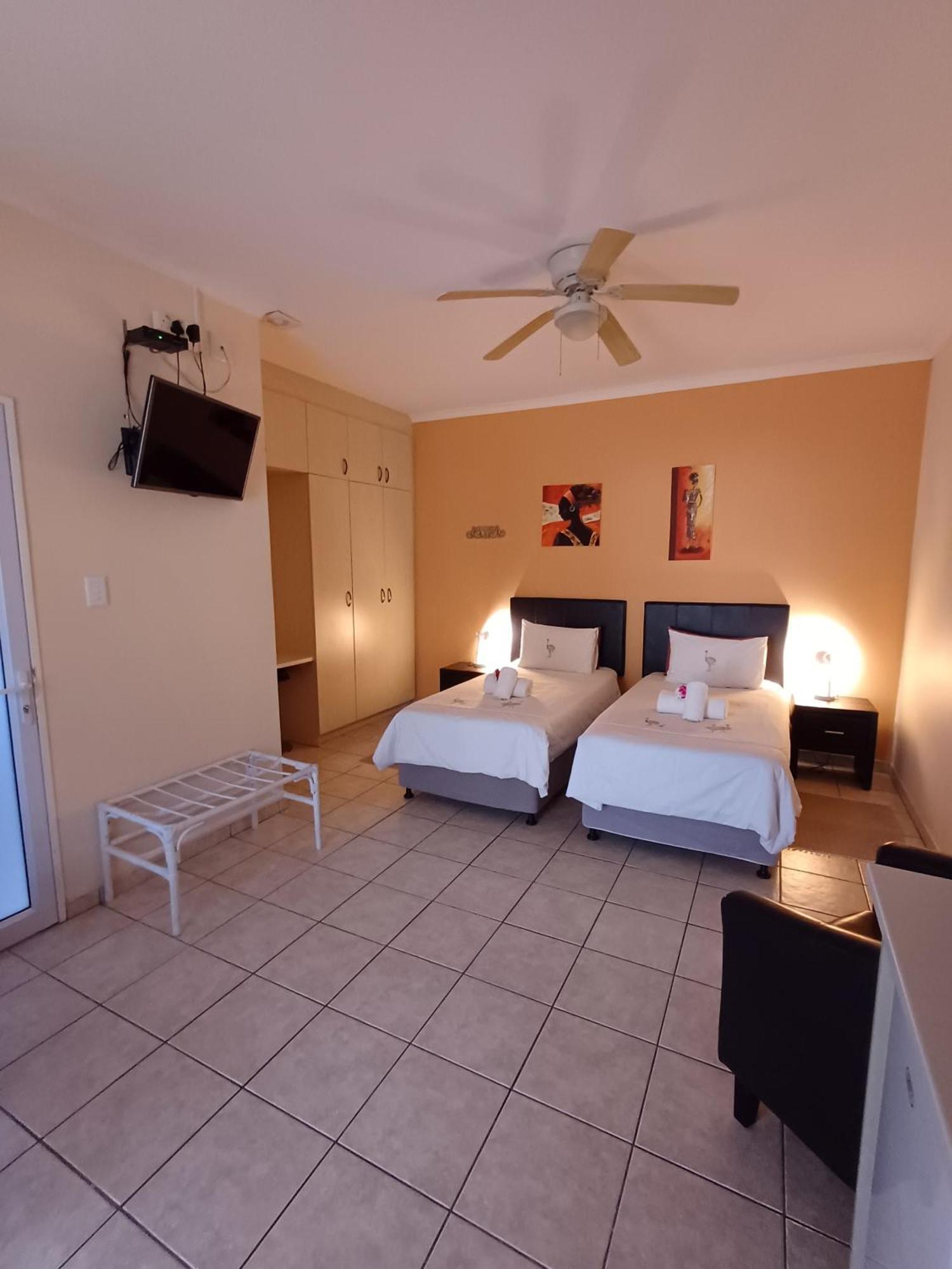 Capbon Guesthouse Windhoek Esterno foto