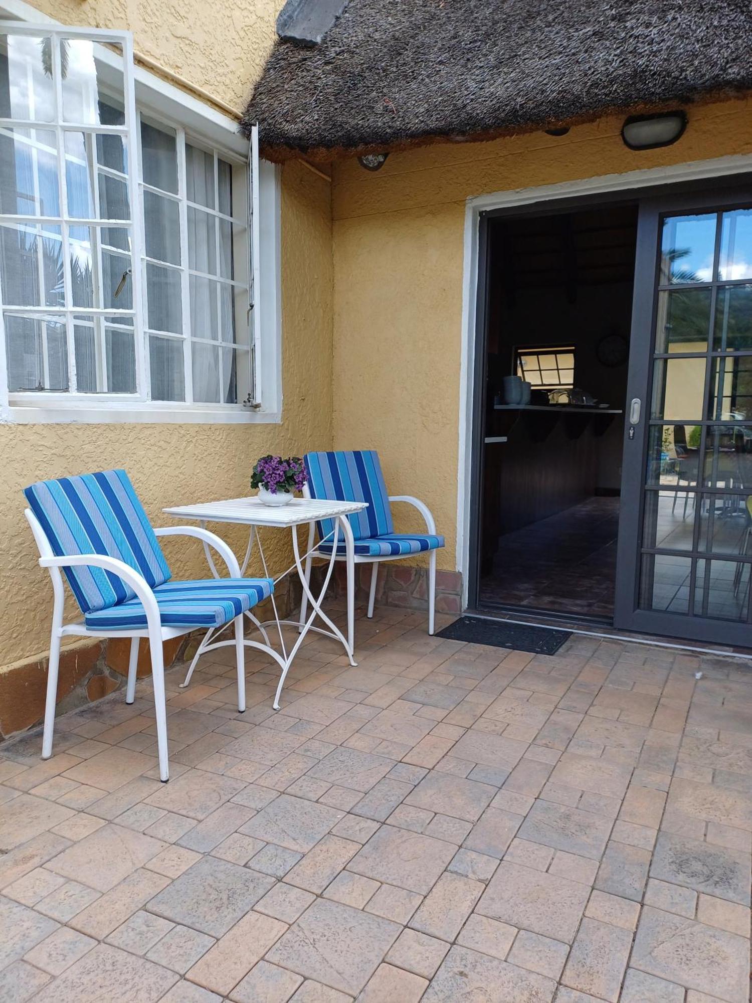 Capbon Guesthouse Windhoek Esterno foto