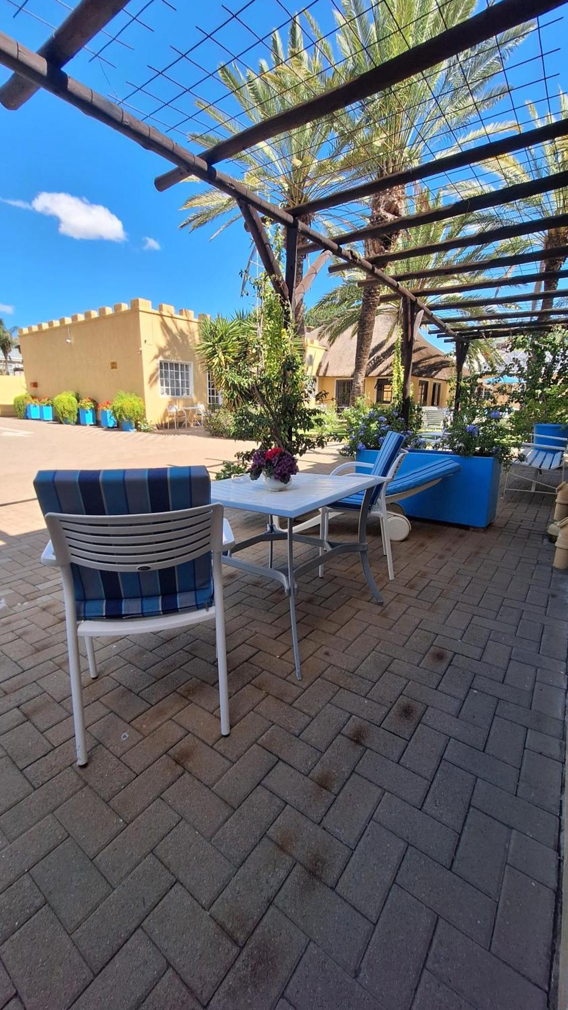 Capbon Guesthouse Windhoek Esterno foto