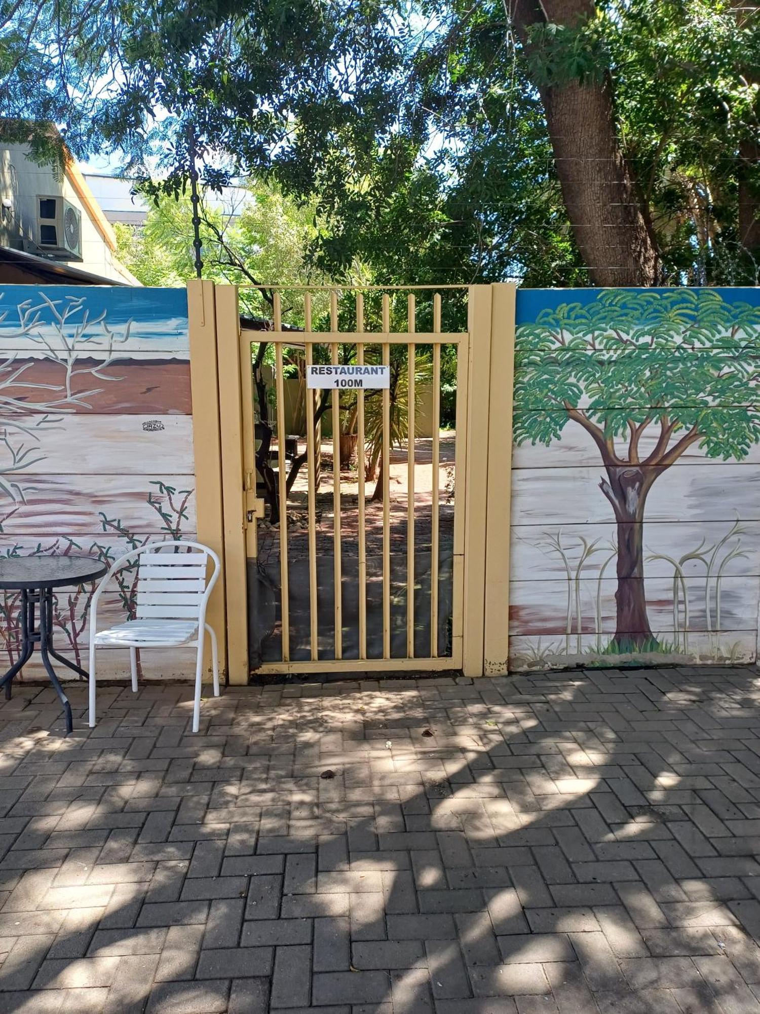 Capbon Guesthouse Windhoek Esterno foto
