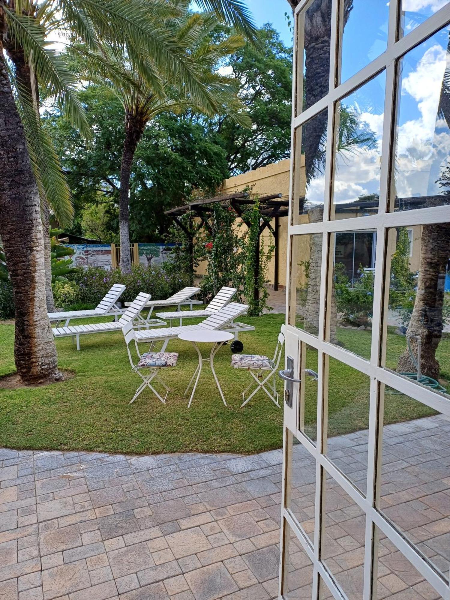 Capbon Guesthouse Windhoek Esterno foto